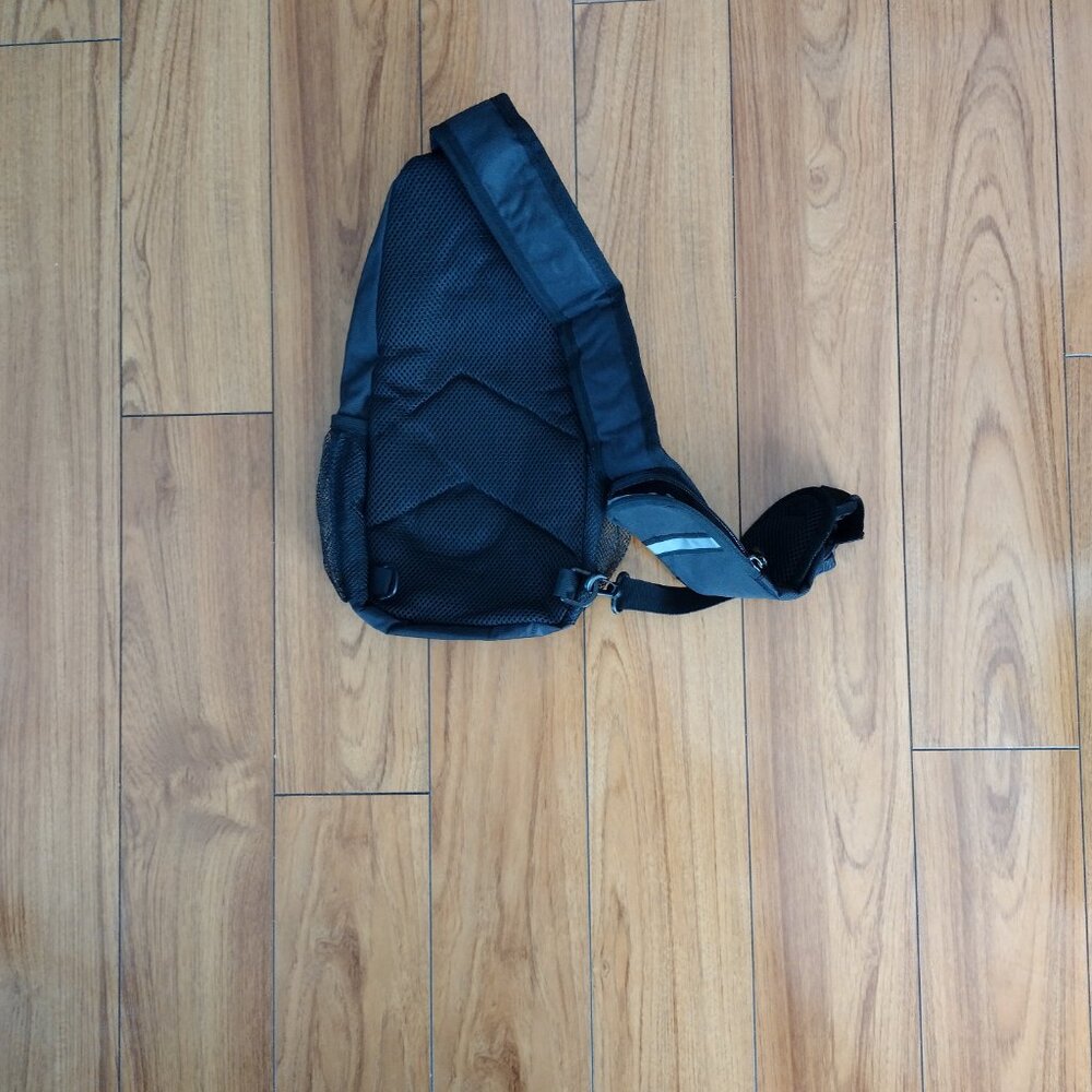 Movie&Men/Woman it's a black and gray backpack - Picture 9 of 17